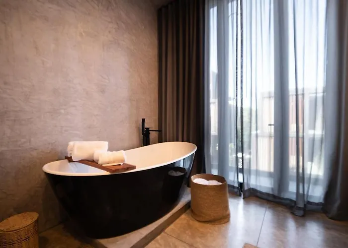 Spacious Luxury Villa, 3 Private Pools + Rooftop *
