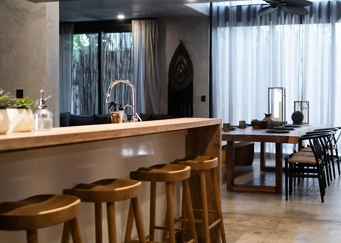 Spacious Luxury Villa, 3 Private Pools + Rooftop Tulum