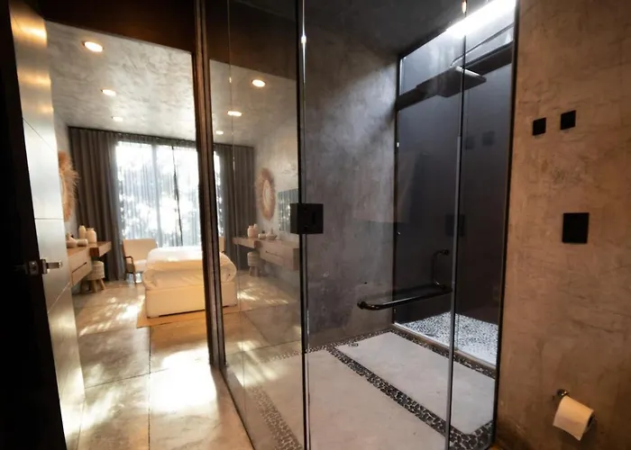 Spacious Luxury Villa, 3 Private Pools + Rooftop *