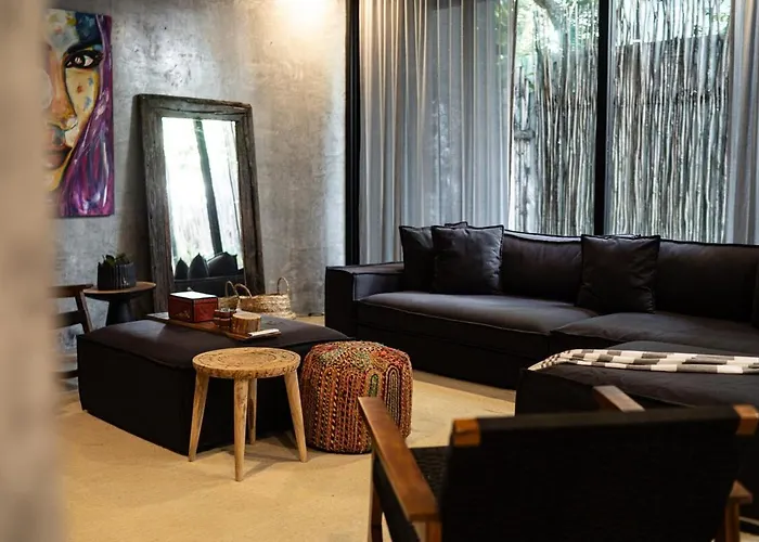 Spacious Luxury Villa, 3 Private Pools + Rooftop *