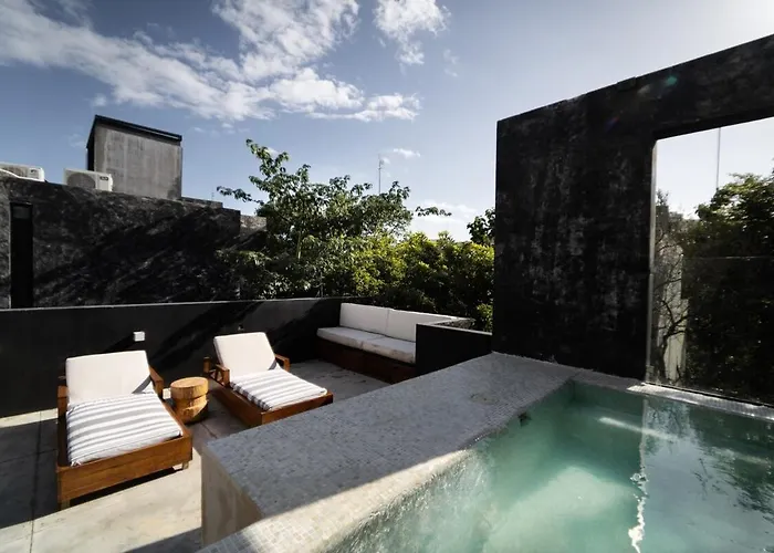Spacious Luxury Villa, 3 Private Pools + Rooftop Villa *